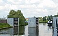 Hochwasserschutztore begrenzen die Durchsfahrtbreite in der Rurmündung