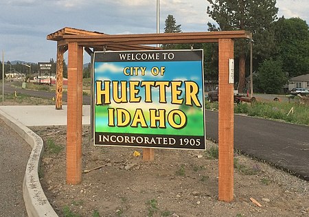 Huetter Welcome Sign - blurred.jpg