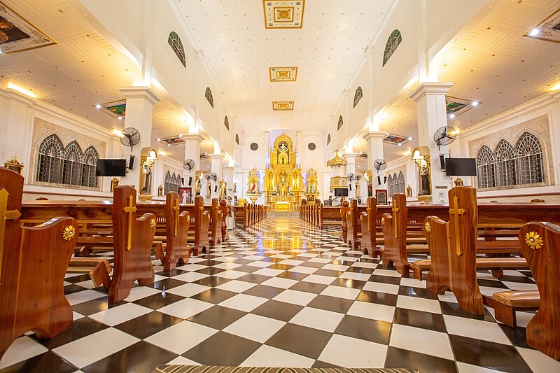 File:Interior of the refurbished San Nicholas of Tolentine parish church of Mambajao.jpg