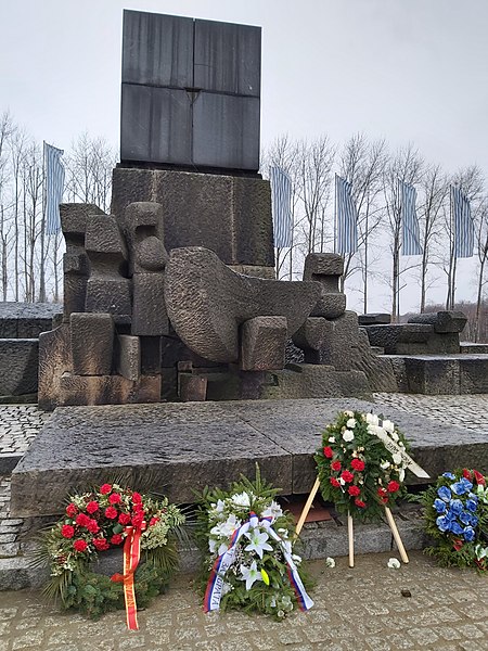 File:International Monument Auschwitz II-Birkenau 02.jpg