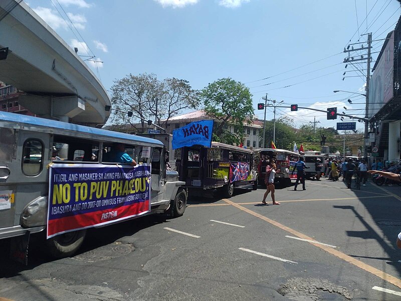 File:Jeepneys on strike, Manila 2023 March.jpg