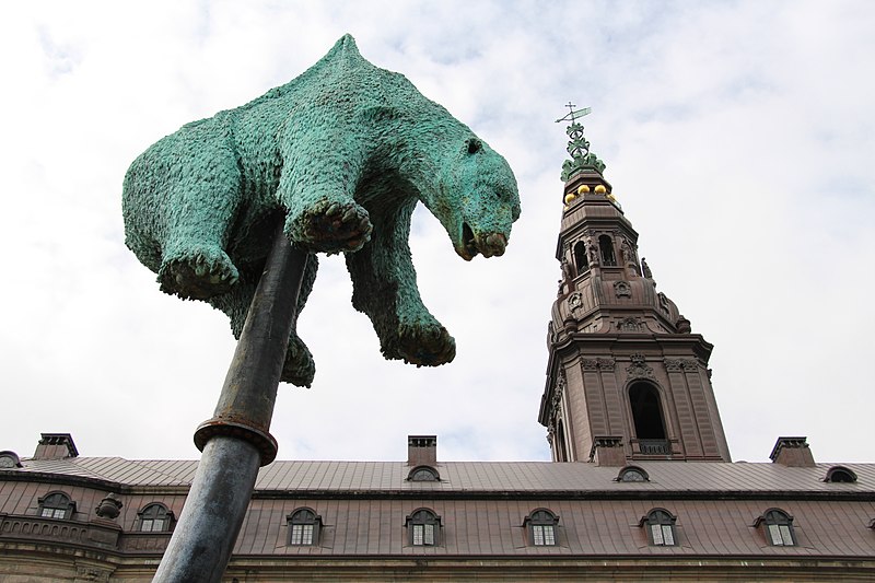 File:København - Christiansborg Slot (30698087670).jpg