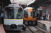 大阪上本町駅発着列車は上本町、鶴橋の両駅で難波直通列車と使用するホームが異なる（鶴橋駅）
