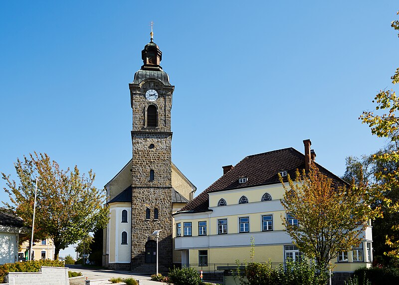 File:Katholische Pfarrkirche Heiliger Lambert Lambrechten Ansicht von Westen.jpg