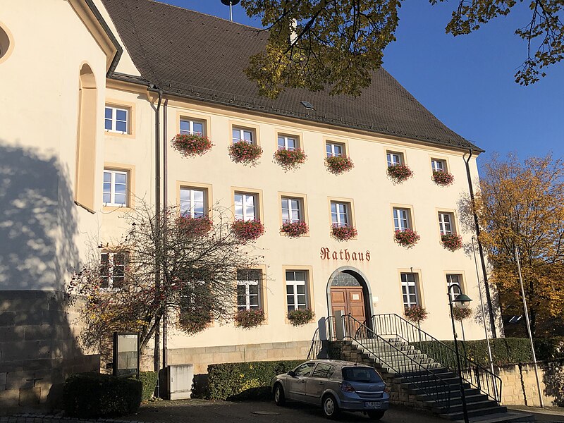 File:Kloster und Rathaus Rangendingen.jpg