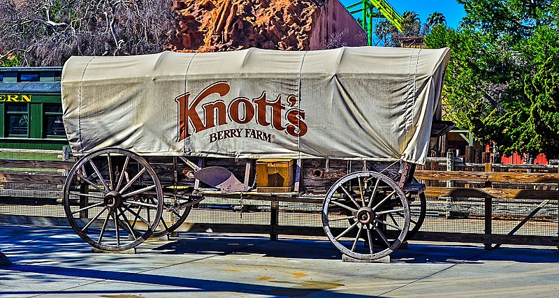 File:Knott's Berry Farm (24460699914).jpg