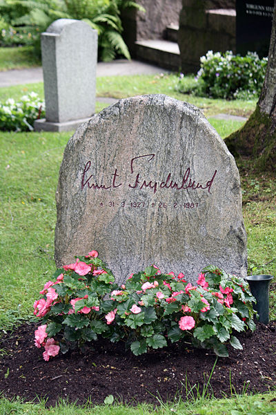 File:Knut frydenlund grav.jpg