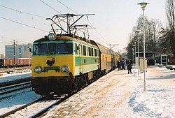 EU07-180 in Konin railway station in February 2001. Konin, 3.2.2001r., EU07 180.jpg