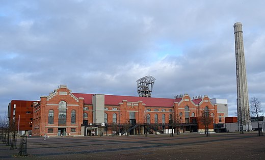 Steenkoolmijn van Zolder: Ophaalmachinegebouw met Cultuurcentrum Muze, ZLDR Luchtfabriek en CVO De Verdieping