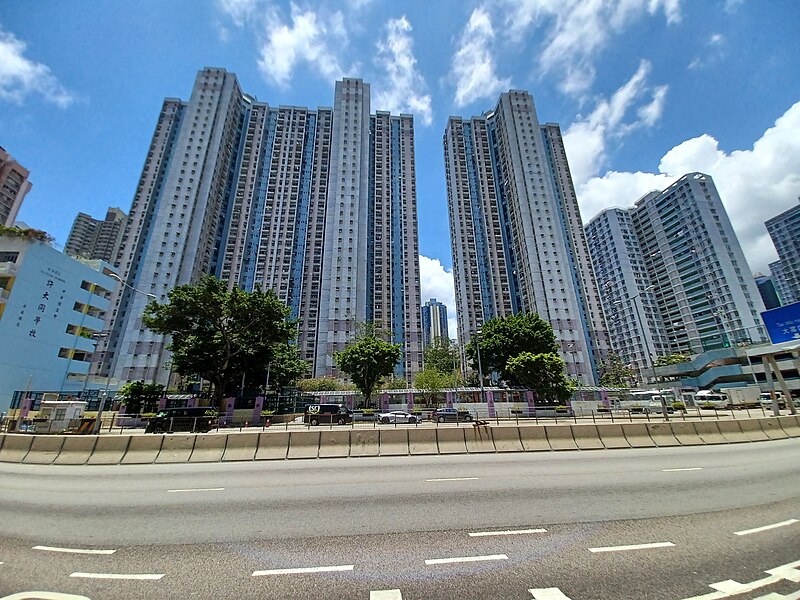 File:Kwai Chun Court part 13 in May 2021.jpg