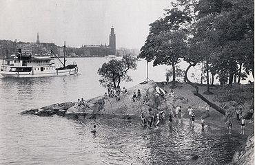 Vänstra bilden visar dam- och barnbadet vid Lusudden 1937, högra bilden visar samma plats på sommaren 2010