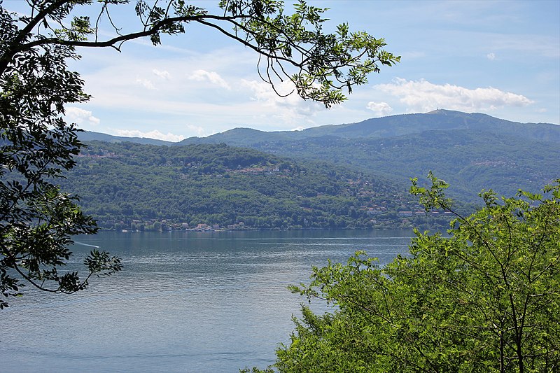 File:Lago Maggiore (02).jpg