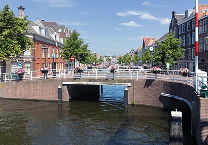 Hoe gaan naar Alkemadebrug met het openbaar vervoer - Over de plek