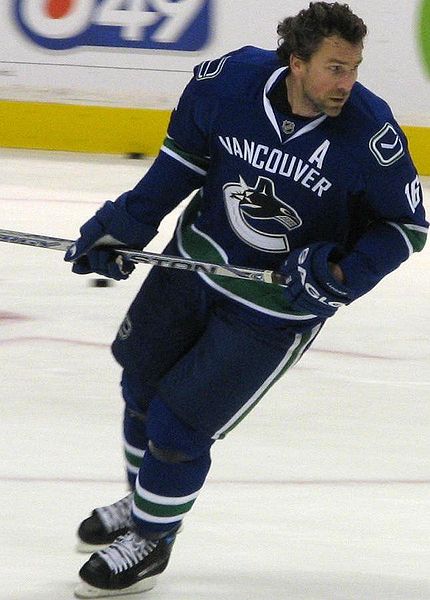 Linden with the Vancouver Canucks in 2008