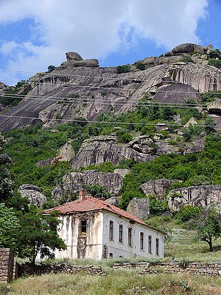 <span class="mw-page-title-main">Dabnica</span> Village in Pelagonia, North Macedonia