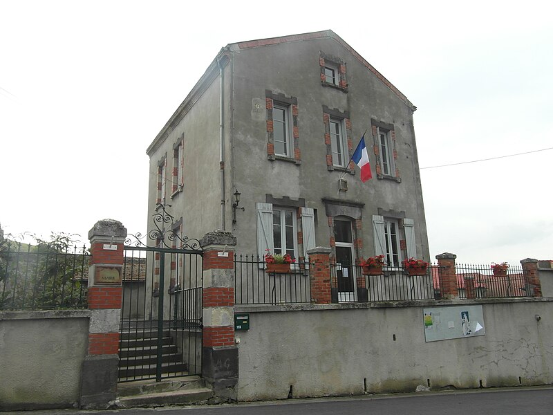 File:Mairie de Saint-Yvoine (63).jpg