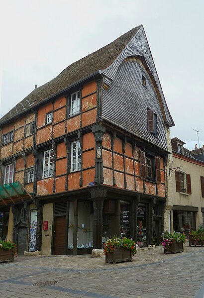 File:Maison, 4 place Laisnel-de-la-Salle, La Châtre.jpg