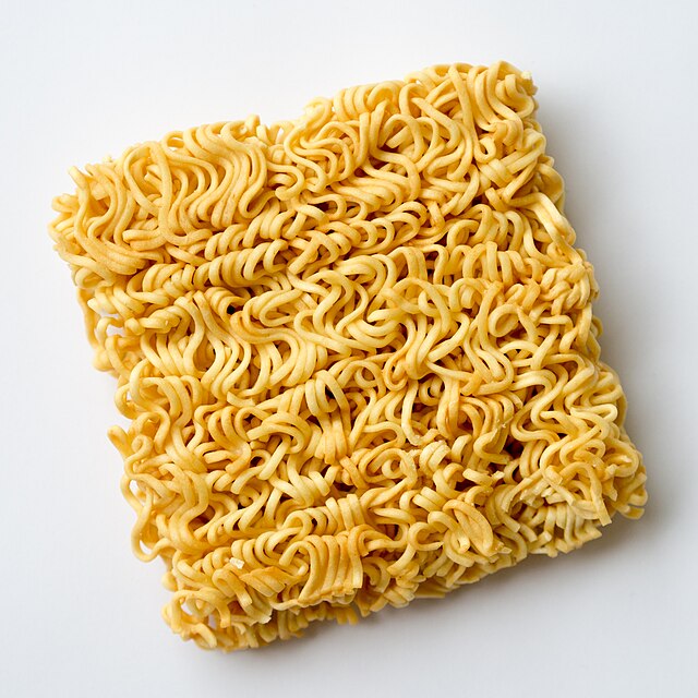 Italiani sempre più pazzi per noodles e ramen istantanei: storia