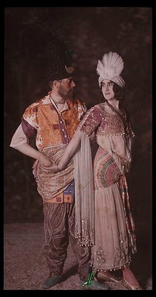 File:Manuel - Paul Poiret 3. Circa, 1920.jpg