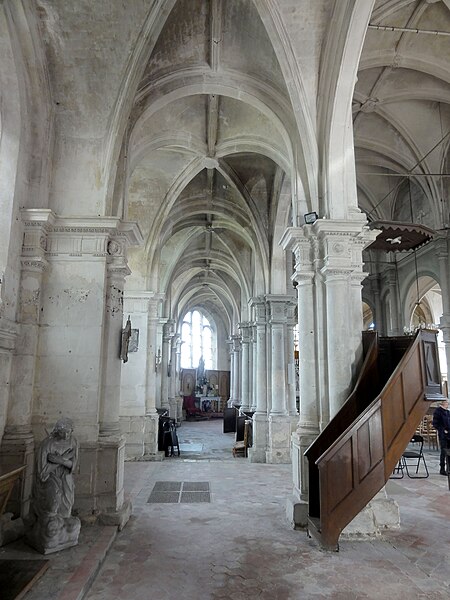 File:Mareil-en-France (95), église Saint-Martin, bas-côté nord, vue vers l'est 1.jpg