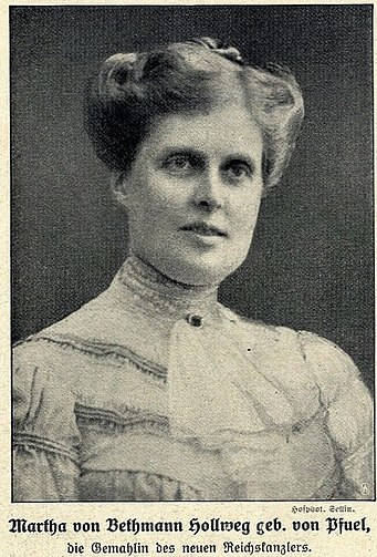 Martha von Bethmann Hollweg in 1909.