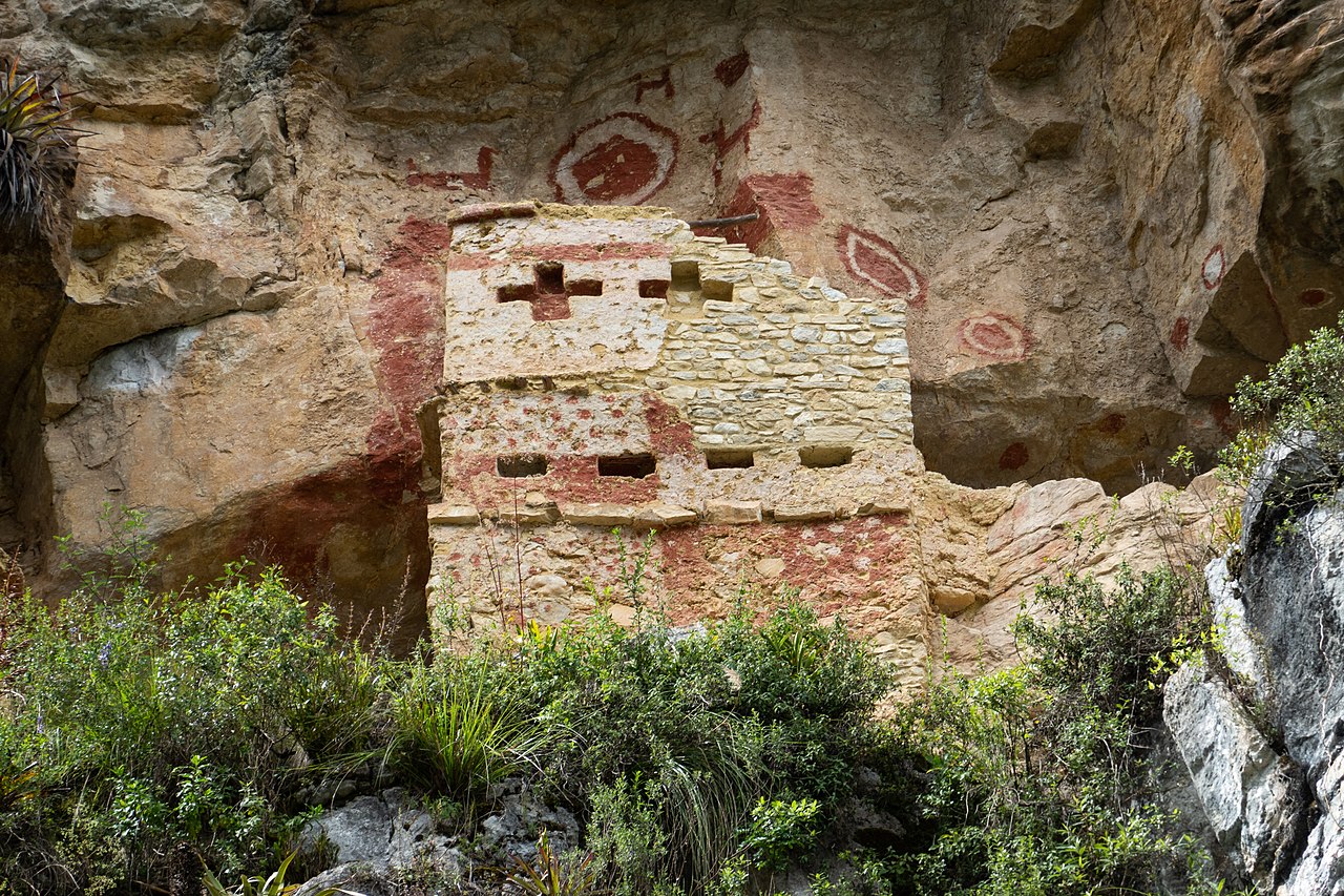 Los mausoleos de Revashen en el Amazonas