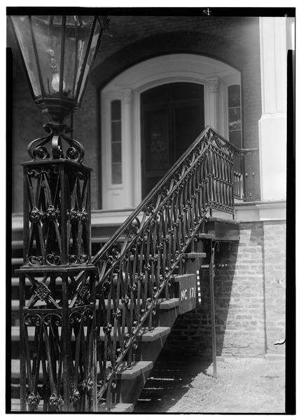 File:May 11, 1958 RAIL DETAIL-ENTRY. - Wessington House, 120 West King Street, Edenton, Chowan County, NC HABS NC,21-EDET,16-3.tif