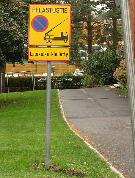 File:Merkki pelastustie lapikulku kielletty.jpg