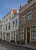 Huis met gepleisterde lijstgevel