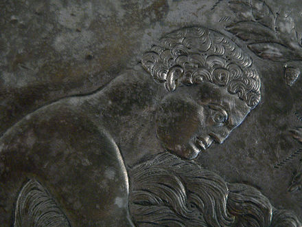 Hércules e o Leão de Némea (detalhe) Prato do século VI a.C., em prata, no Cabinet des Médailles, Paris