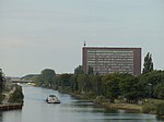 Centraal Duits kanaal in de buurt van de Volkswagen-fabriek