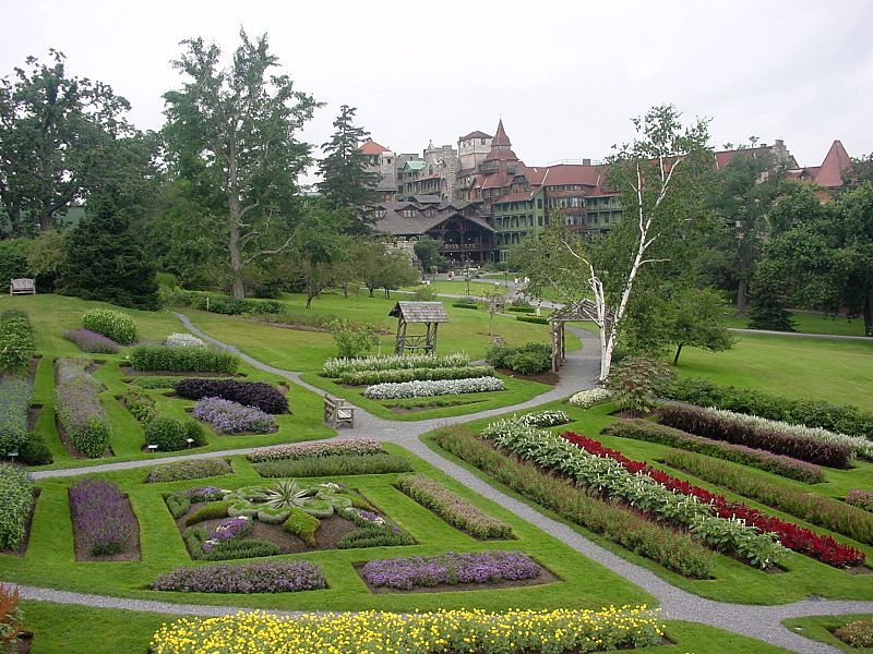 File:Mohonk Mountain House Garden.jpg