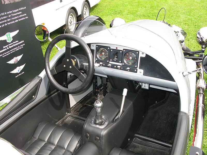 Die Morgan Motor Company 800px-Morgan_Threewheeler_dash