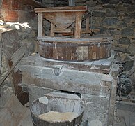 Moulin fonctionnant à l'électricité, toujours en activité, confectionné dans les années 1950 par Joseph Palisse, agriculteur de Bourréac.