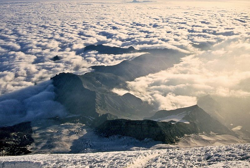 File:Mount Rainier sea of clouds.jpg