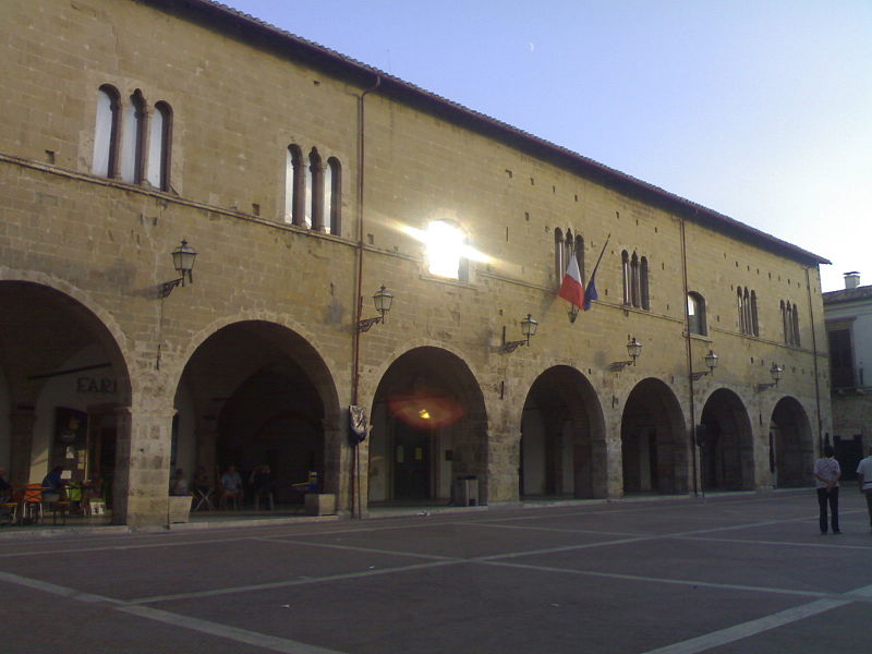 File:Municipio di Campli.jpg