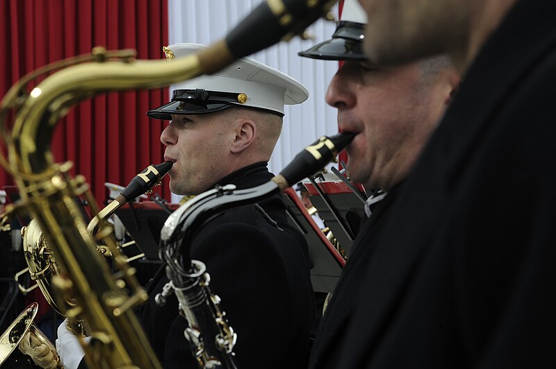 File:Musicians with the U.S. Marine Band perform before the start of the 57th Presidential Inauguration 130121-M-DG271-124.jpg