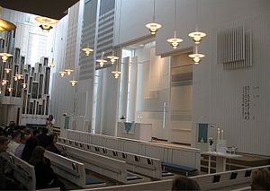 Myyrmäen kirkkoa (2009).jpg