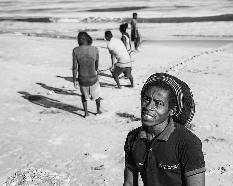 File:Net Fishermen, Madagascar.jpg