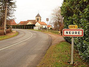 Neure-FR-03-entrée du village-1.jpg