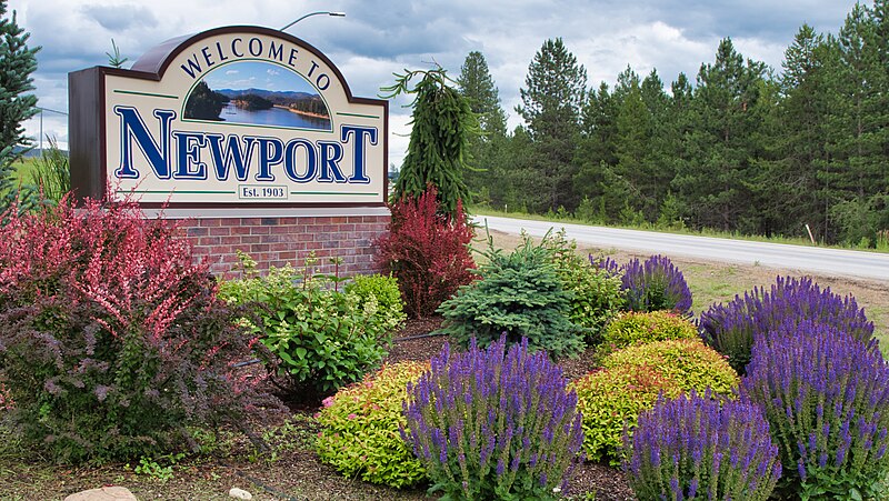 File:Newport Washington Sign at Entrance to the City.jpg