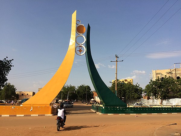 Image: Niger, Niamey, Place du Temple (ST 31)(3)