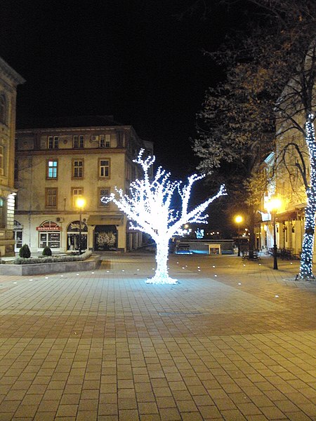 File:Nigth in Plovdiv 25.jpg