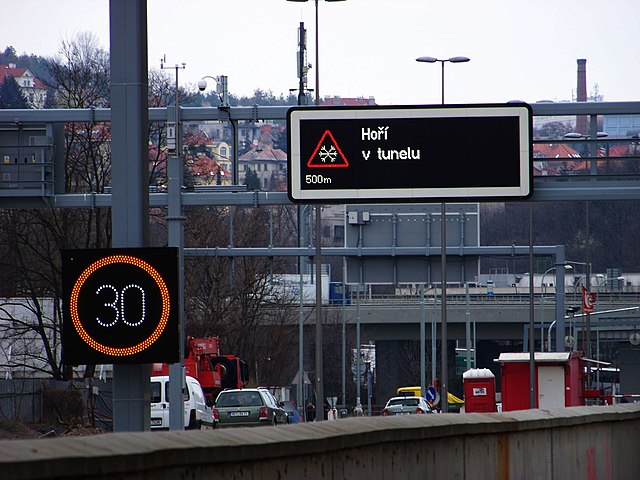 Digital variable speed-limit sign