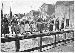 Enfants en costume local, 1906