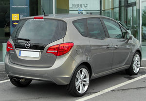 Opel Meriva B traseiro 20100723.jpg