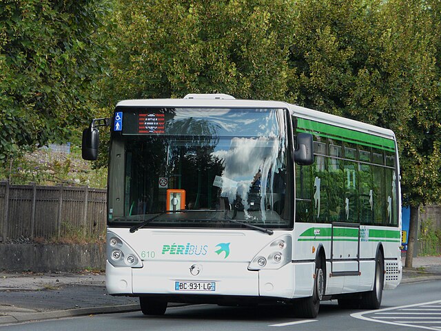 Un des bus du réseau « Péribus » en août 2013.
