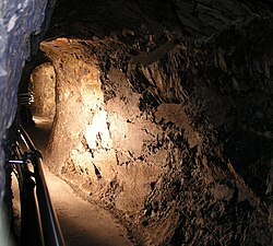 Le tunnel ouvert en 1967 qui a permis de relier les deux grottes.