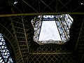 Paris, Eiffelturm, von unten 2008-06 (3).jpg