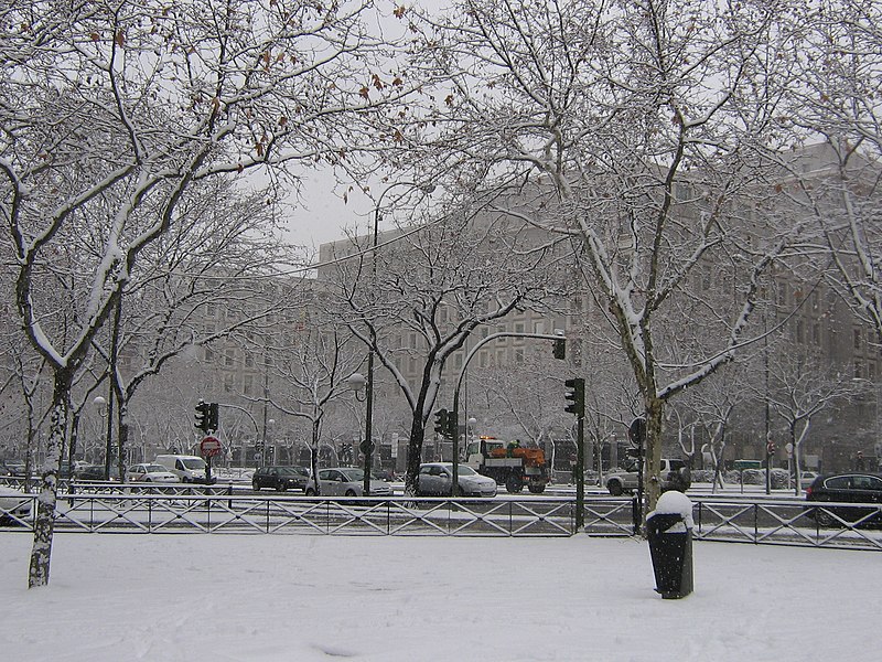 File:Paseo de la Castellana (Madrid) 42.jpg